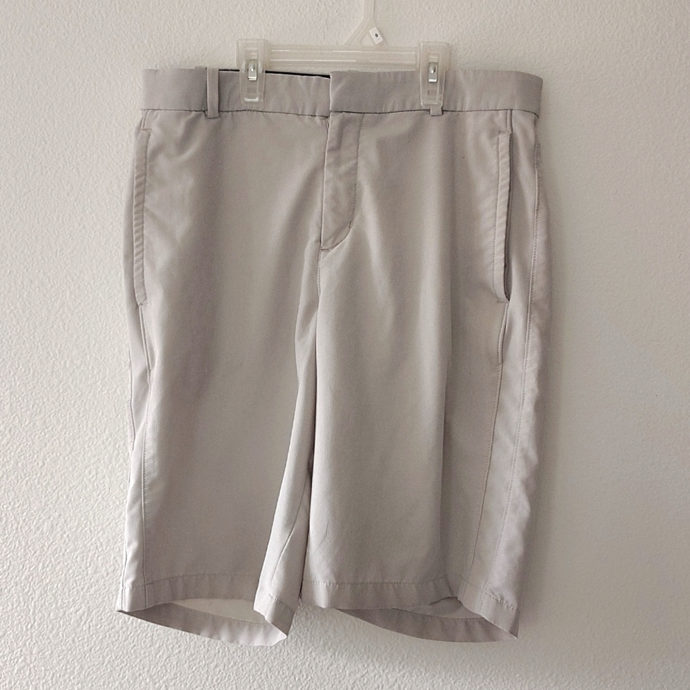 Nike Men's Tan Flat Front Shorts Size Medium
